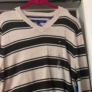 V-neck sweater medium